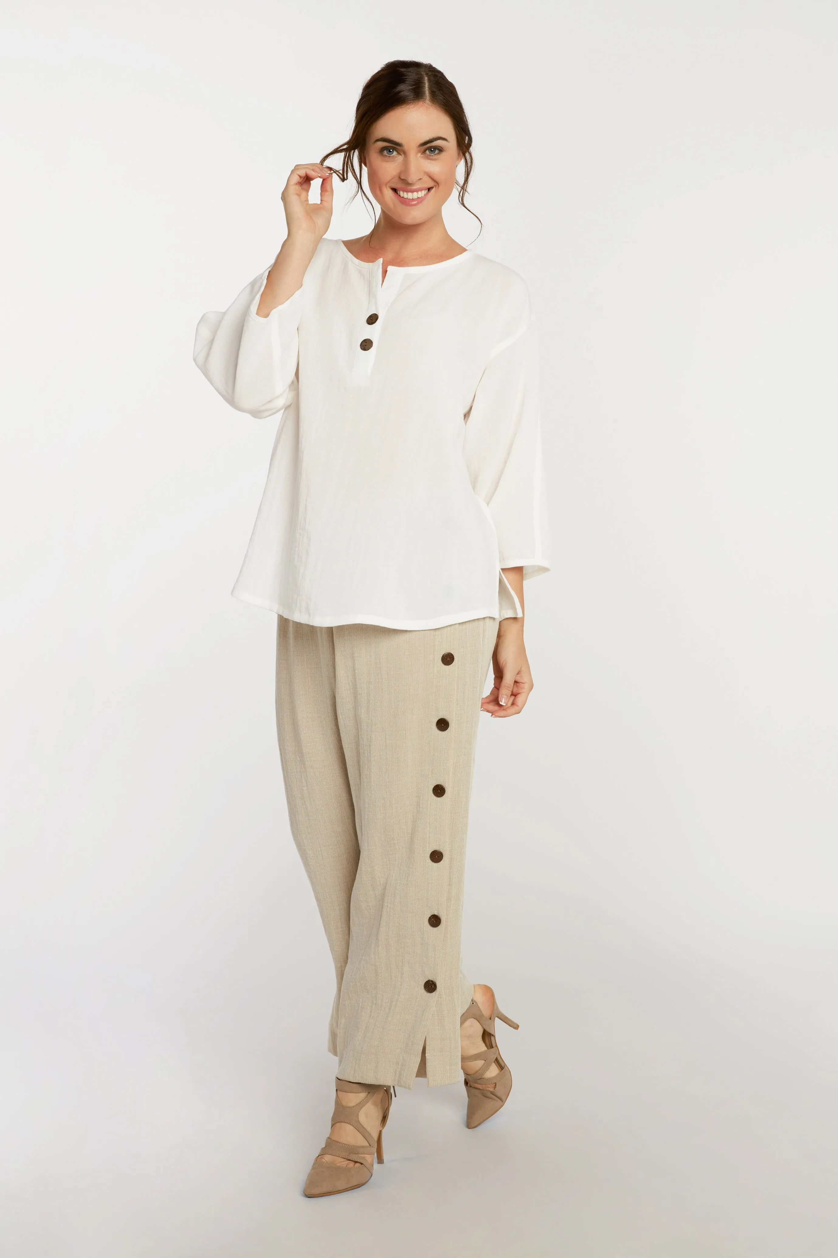 AA216 - Coconut Button Linen Pullover