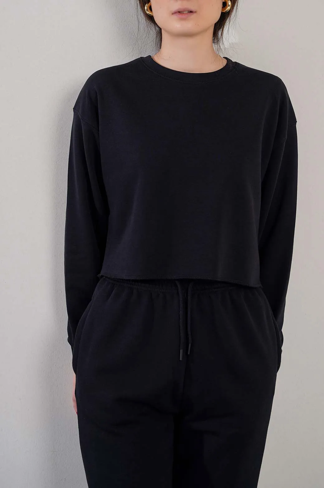 BASIC CROPPED SWEATSHIRT